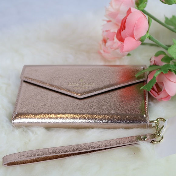 kate spade Accessories - 🔥BNWT KATE SPADE  iPhone 7 or 8 Metallic Wristlet